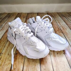 Nike Air Huarache White Sneakers 4.5
